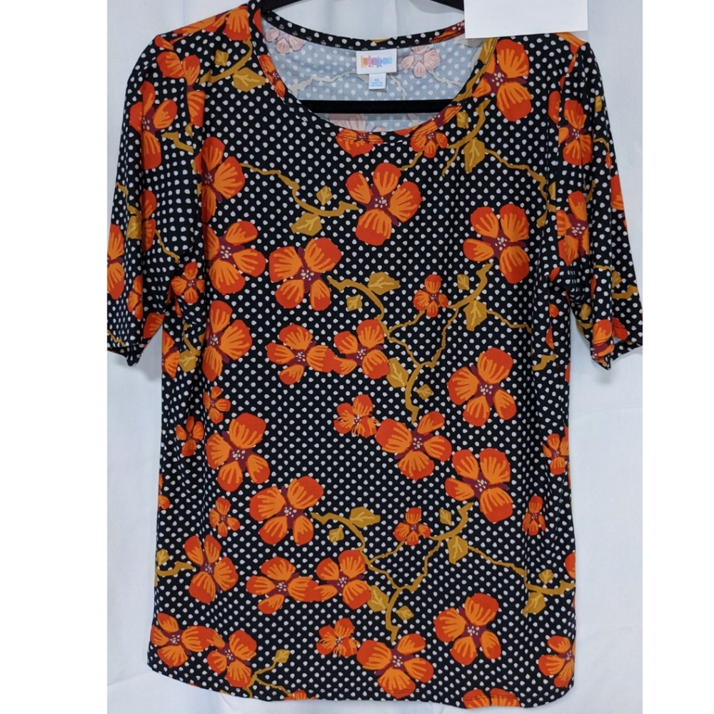 NWOT LuLaRoe Gigi Shirt